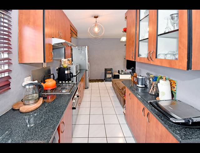 2 BEDROOM APARTMENT FOR SALE IN BRAMLEY VIEW